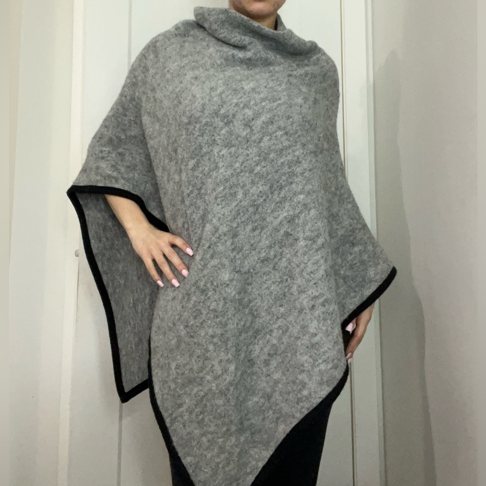 GUESS Grey Poncho - Picture 2 of 2